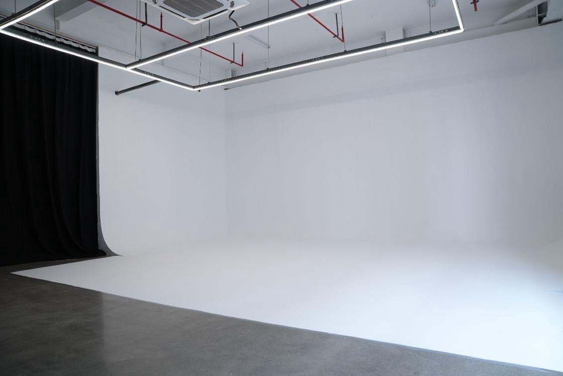 JUMP studio infinity cove: white cyclorama with black light-control drapes